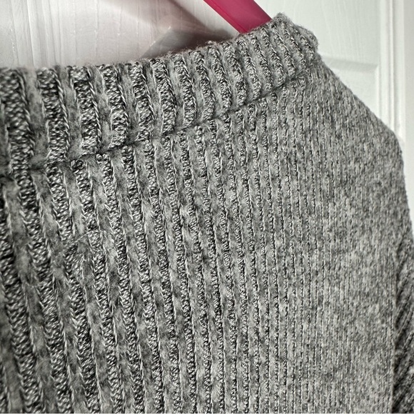 Tie-Knot Shirt Long Sleeved Ribbed Grey Size Medium - Picture 15 of 16